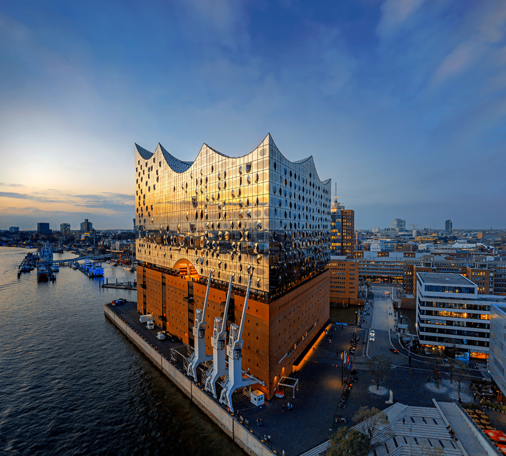 Elbphilharmonie von Außen Elphi_Aerial_Sunset_Gold_Cube.jpg