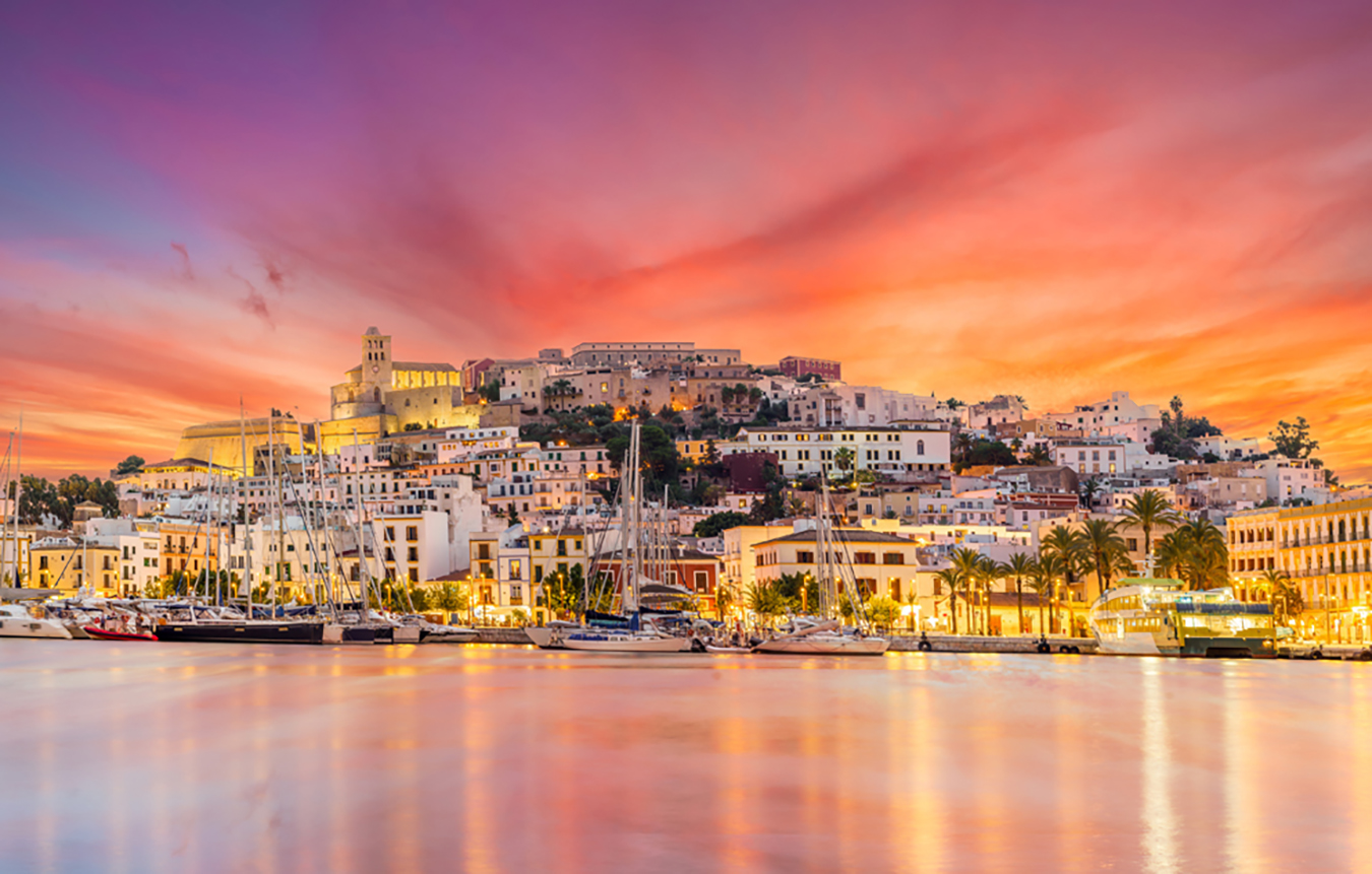 Sonnenuntergang Ibiza AdobeStock_497136090_Balate_Dorin.jpg